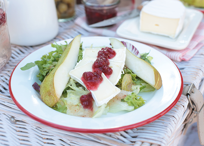 #lassunspicknicken Picknick Gartenpicknick Salat Birnen Preiselbeeren Géramont