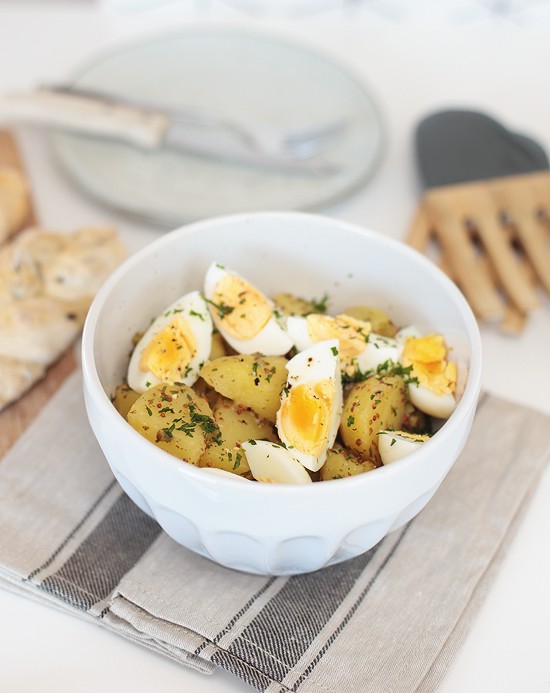 Kartoffelsalat mit Ei und Honig-Senf-Dressing